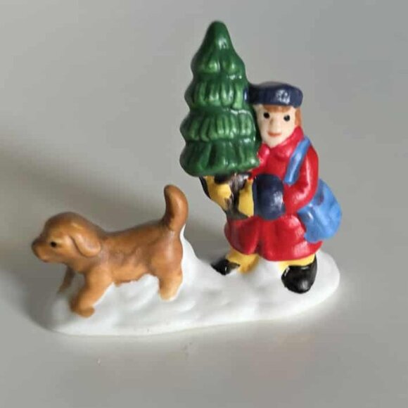 🎀SALE 🎀EUC Christmas Village Porcelain Figurines Set of 8 - Picture 2 of 9